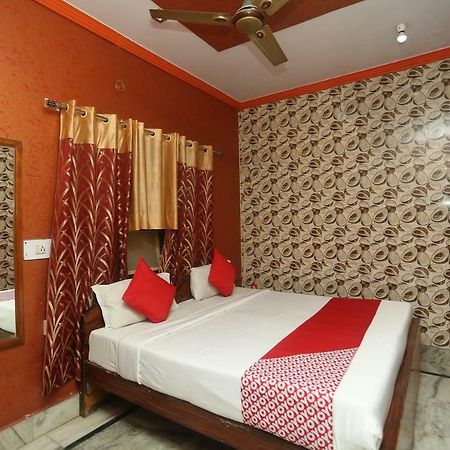 OYO 18641 Hotel Rashmi Tājganj Exterior foto