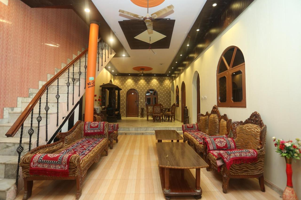OYO 18641 Hotel Rashmi Tājganj Exterior foto