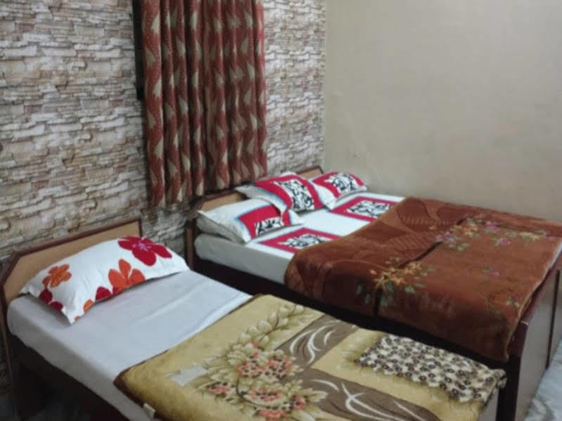 OYO 18641 Hotel Rashmi Tājganj Exterior foto
